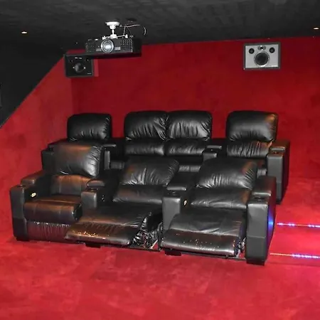 Luxury / Pool, Gym ,cinema Villa