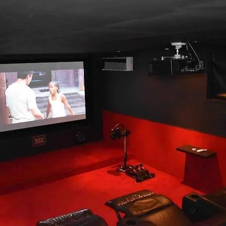 Luxury / Pool, Gym ,cinema Villa *